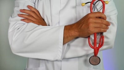 木下医師の学歴ロンダリングとは?高校の偏差値コンプでパワハラ